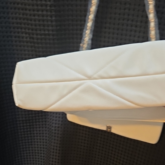 BE COOL White Quilted Shoulder Bag with Gold Detail - Picture 6 of 10
